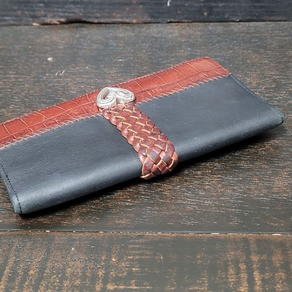 BRIGHTON Vintage Heart Folio Leather Wallet - Picture 9 of 14